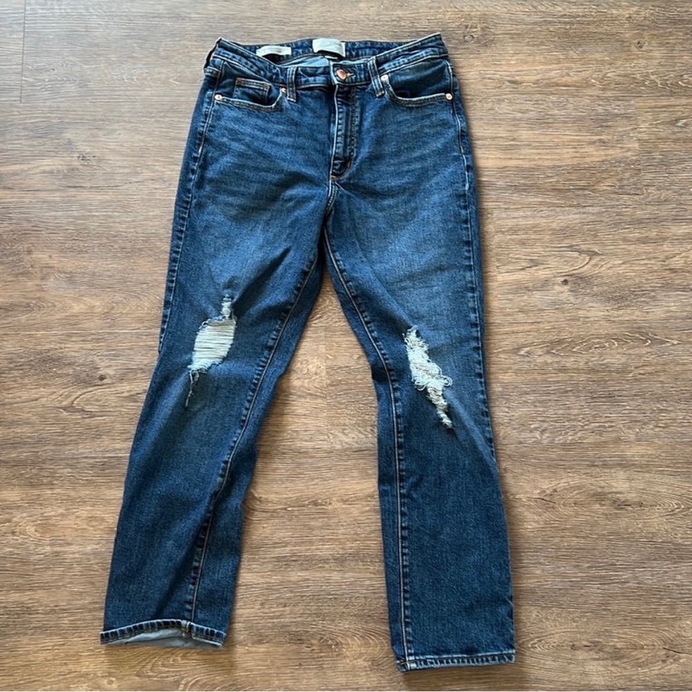 Universal Thread high rise slim straight distressed jeans size 8 or 29